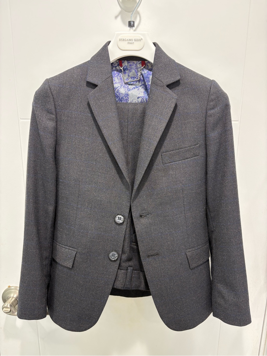 Bergamo By Milano Kids Suit Size 9 Gorgeous Suit Worn Once In New Condition!